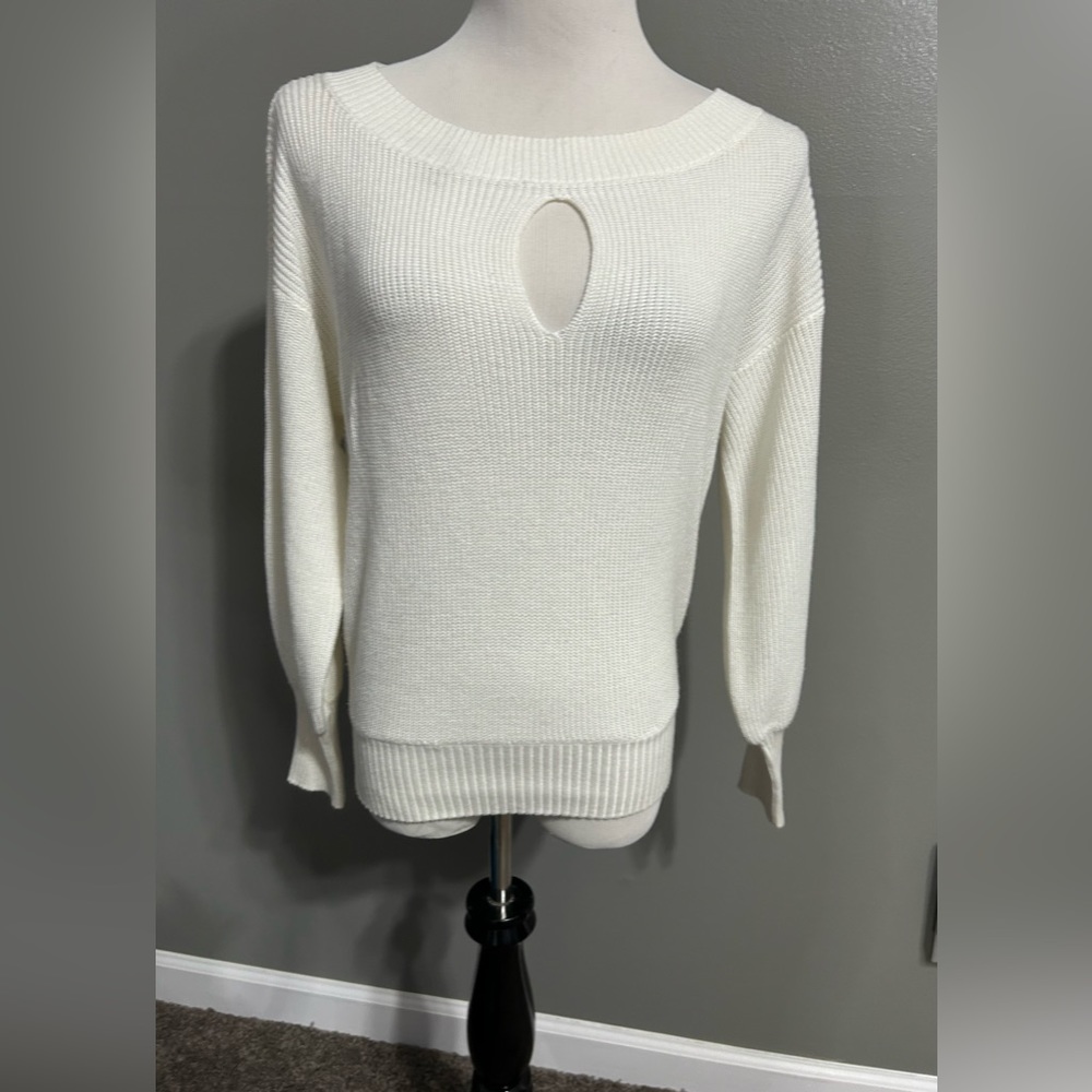 New York and Co women’s‎ size XL cable knit sweater with front peep hole